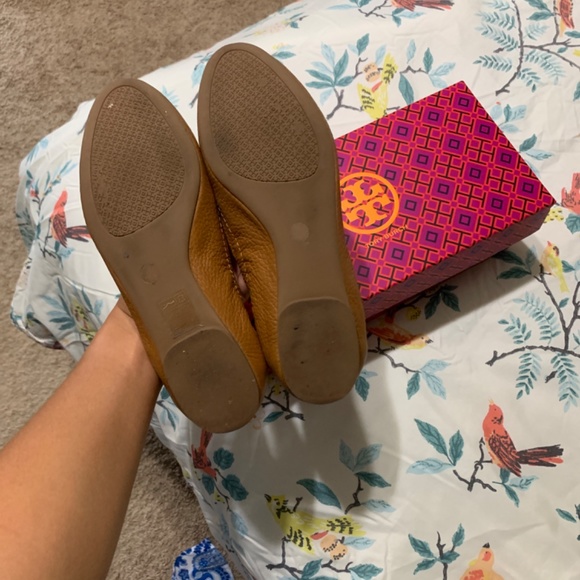 Tory Burch 6.5 tan flats - Picture 6 of 6
